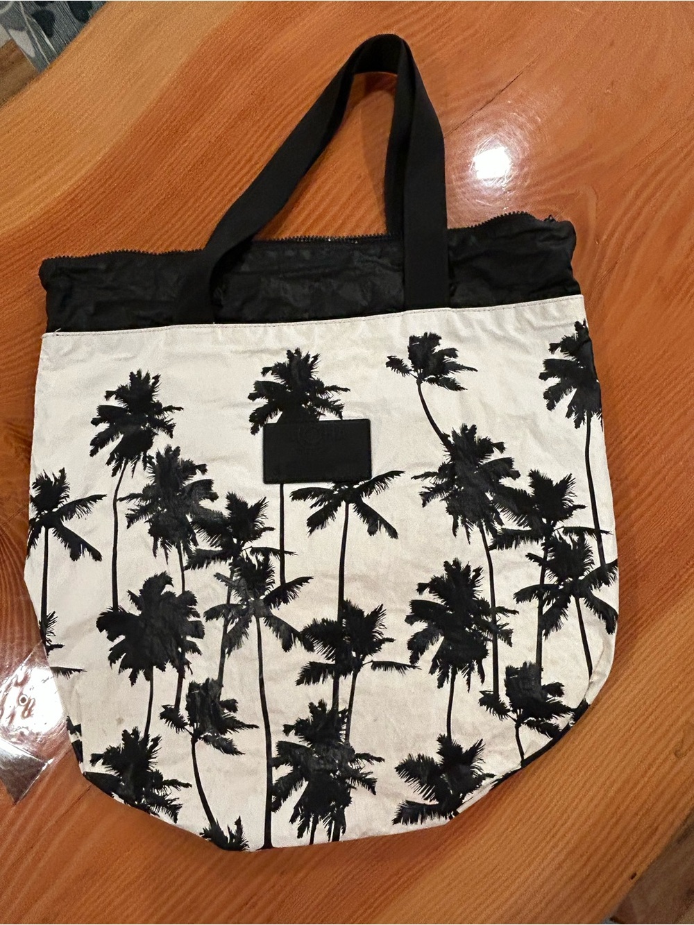 ALOHA Day Tripper Palm-Print Tote - Picture 6 of 15